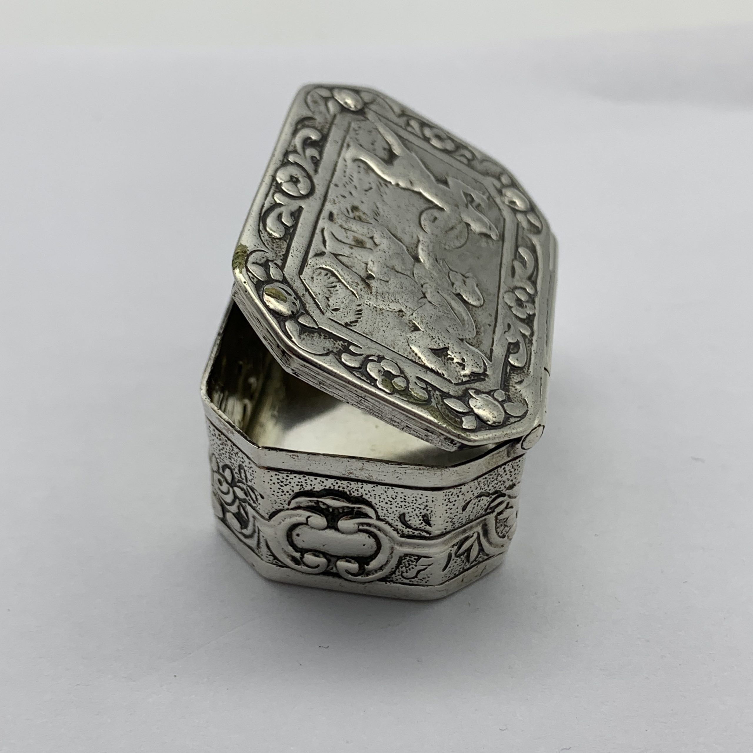 Antique German ‘Hanau’ Solid Silver Box (Roman Gladiators) - Image 2