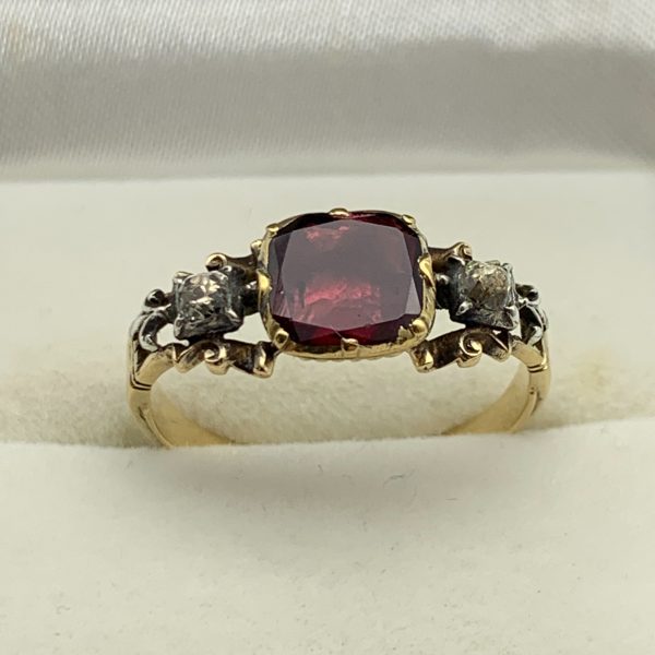Georgian 18ct Gold & Garnet Ring